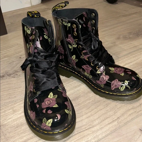 Dr. Martens NWOT Black Floral Combat Boots, Kids' 1460 Pascal Boot Sz 3 - Picture 11 of 11